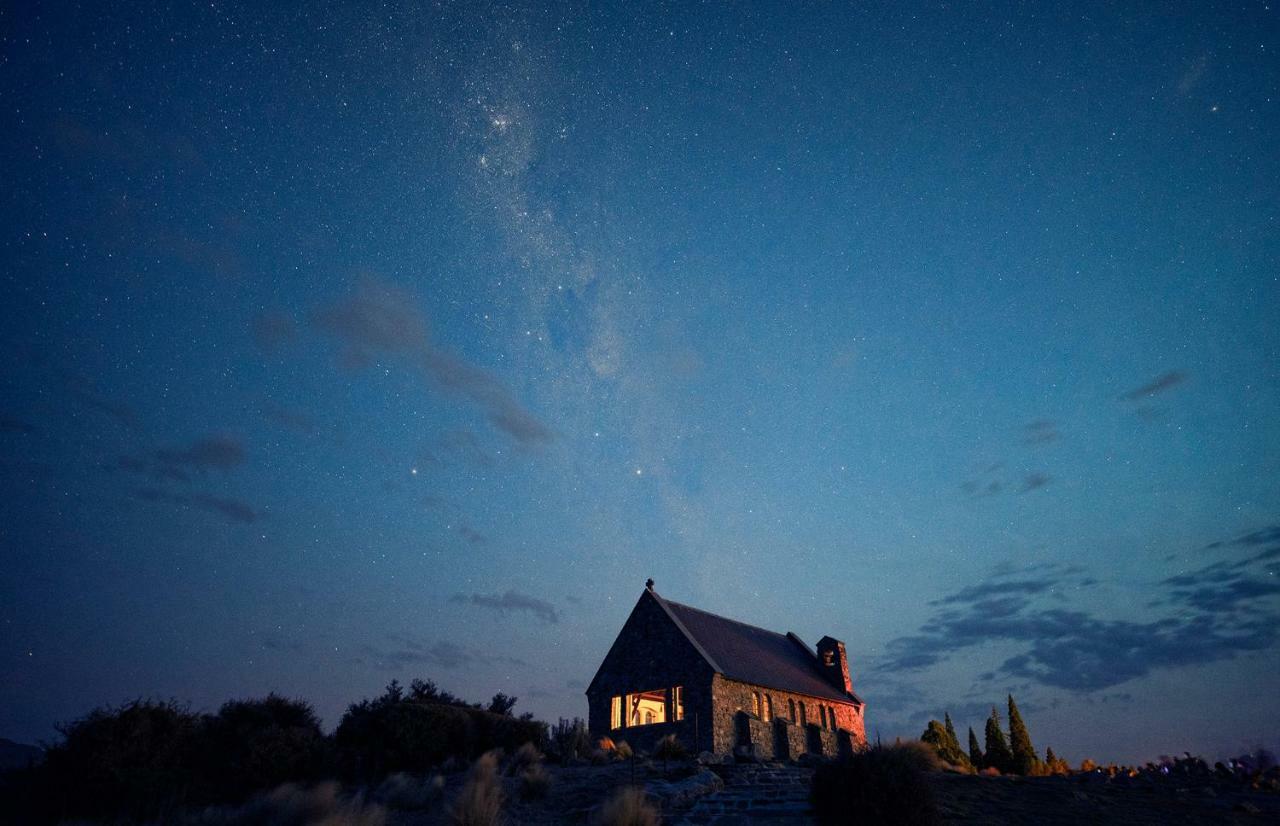 The Black House With Stunning Outdoor Bath Lake Tekapo Exterior photo